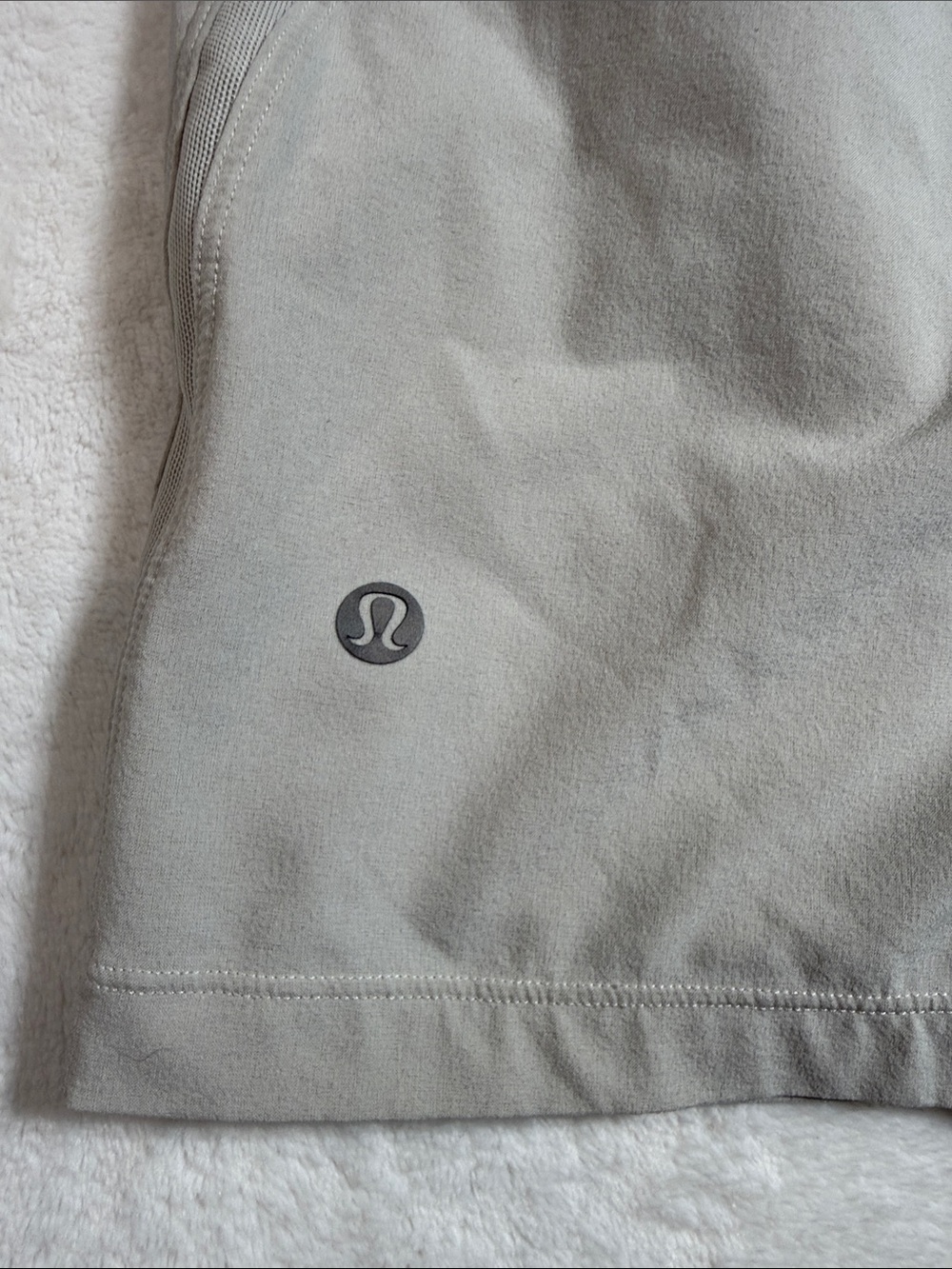 lululemon athletica Men’s Pacebreaker Beige Athletic Shorts - Picture 4 of 5